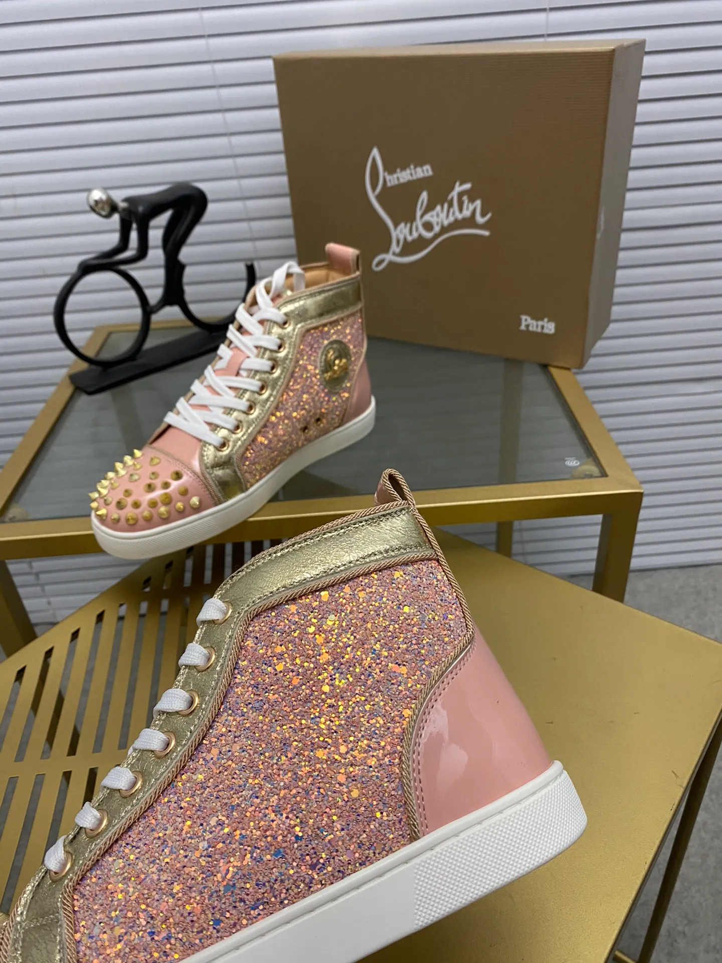 Made to order. Ex-factory price 540. christian louboutin (CL red sole shoes) counter series, casual sneakers for couples 📢 📢 📢 Exclusive hot style release 🎈🎈💪 Movable latex feet 👻 Finished outsole line [Proud] 😝Female 35-40# Male 38#-46, global supply😝 [Top version]: original imported cowhide upper, top original leather lining, original molded TPU outsole, original 1:1 detail processing, original shoe last,